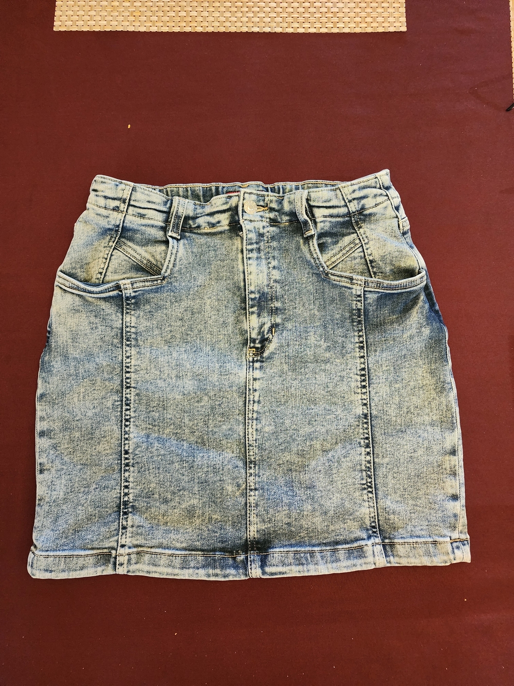 Classic Guess Light Wash Denim Skirt - Women